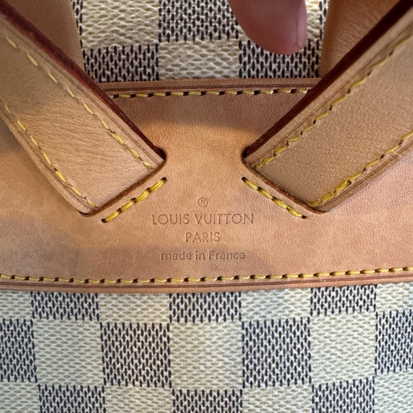 Louis Vuitton backpack, white with pink inside - Picture 5 of 5